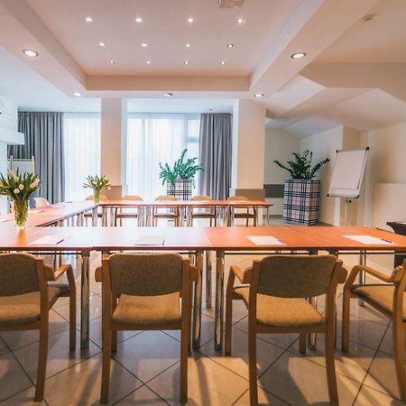 Hotel Forum Жешов Екстериор снимка
