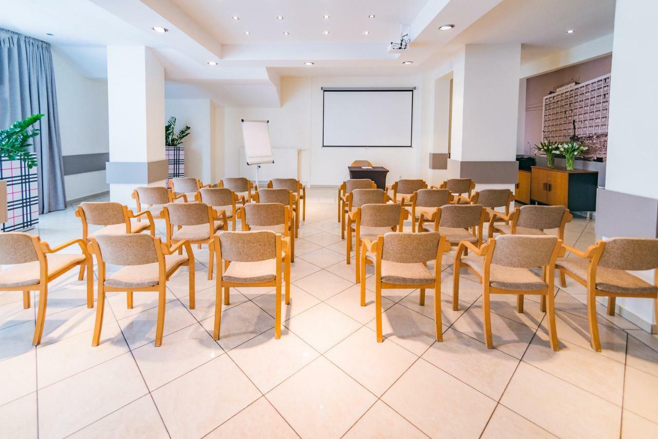 Hotel Forum Жешов Екстериор снимка