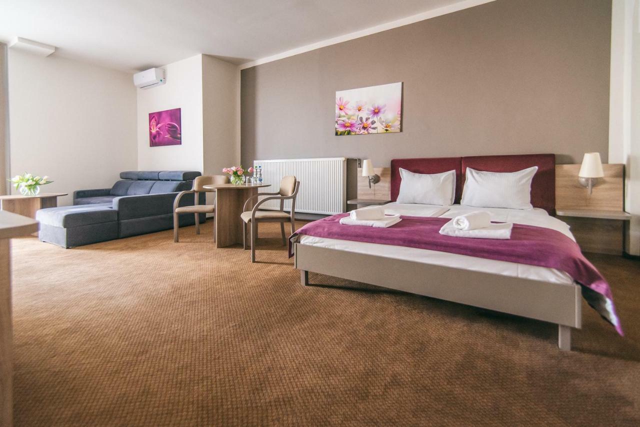 Hotel Forum Жешов Екстериор снимка